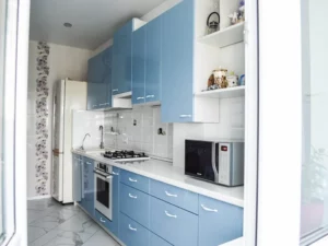 What Color Walls Go with Blue Cabinets? 